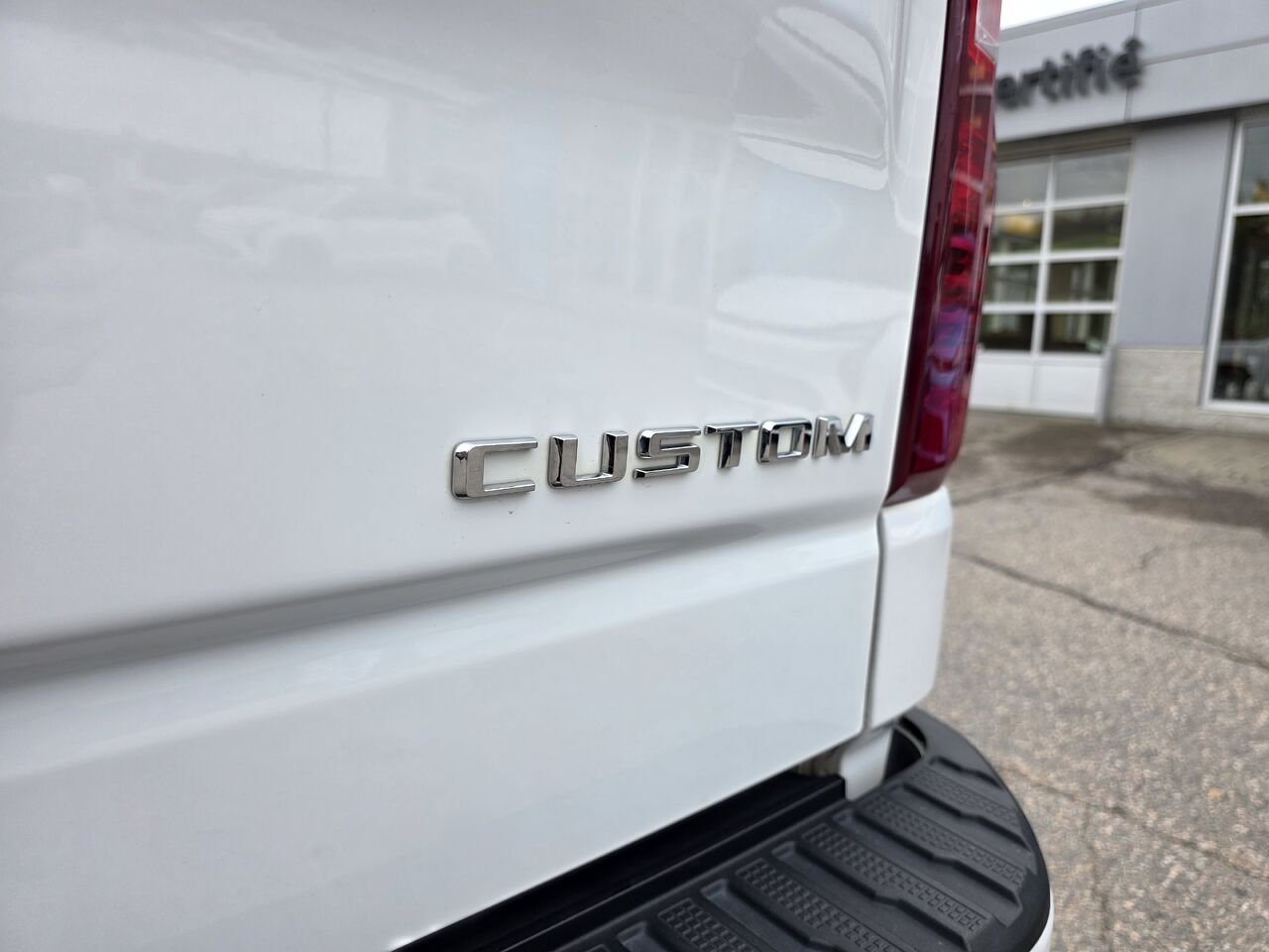 2022 Chevrolet Silverado 1500 Custom 4X4 White Mont-Laurier - photo #8