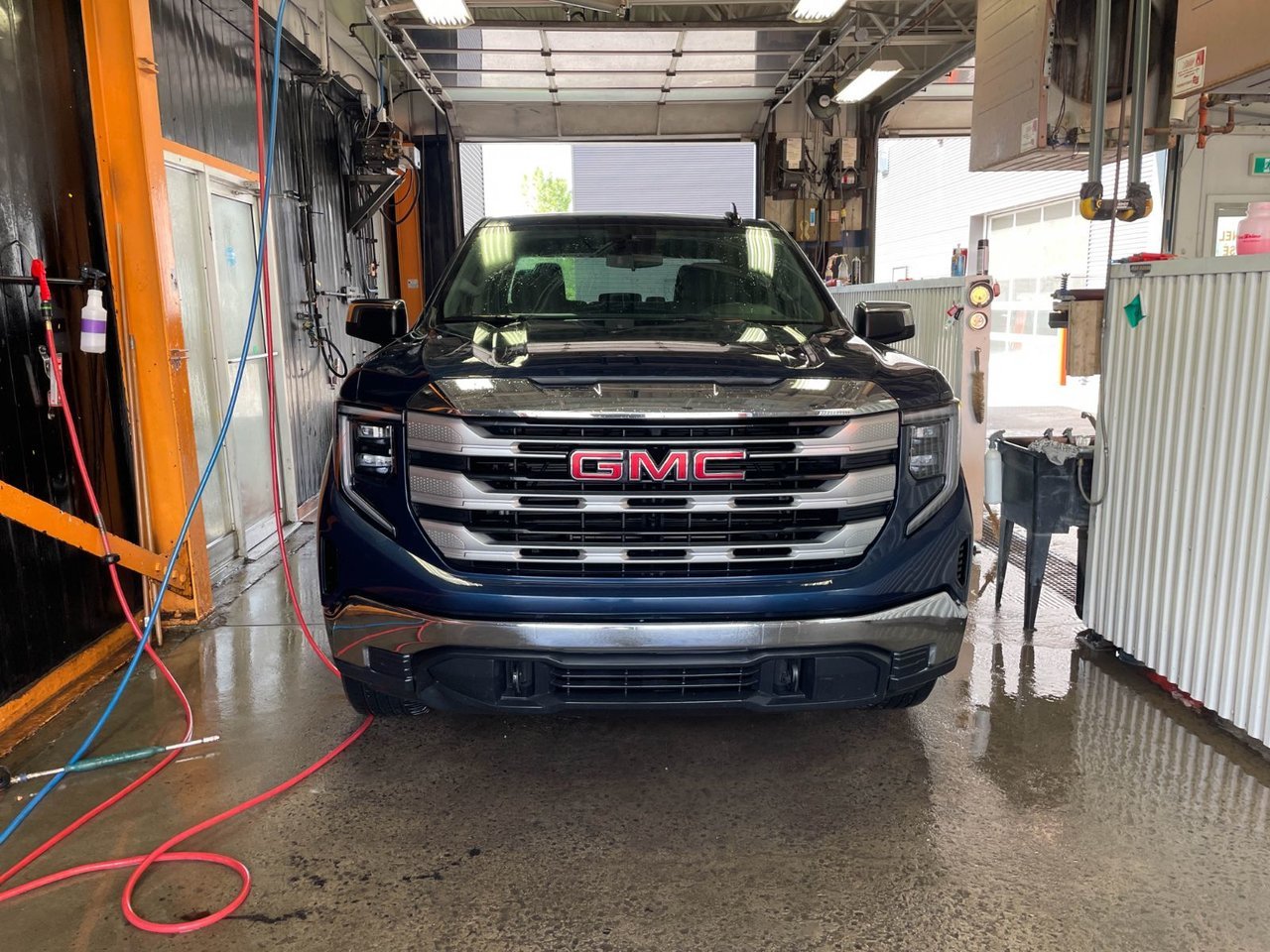 GMC Sierra 1500 SLE CREW 4X4 *NAV* SIÈGES CHAUFF BEDLINER CARPLAY 2023 Bleu Saint-Jérôme - photo #3