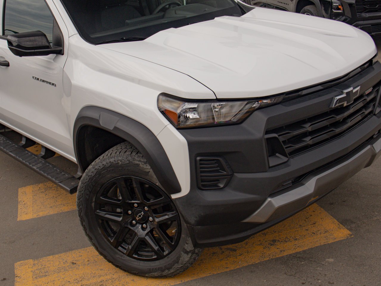 2023 Chevrolet Colorado 4WD Crew Cab Trail Boss White Sherwood Park - photo #15