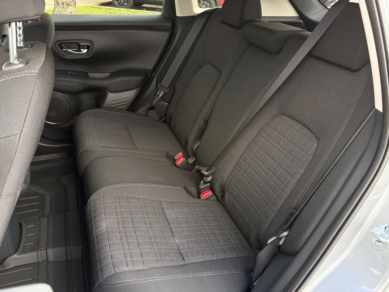 2027 Honda HR-V LX AWD CVT Silver Gatineau - photo #16