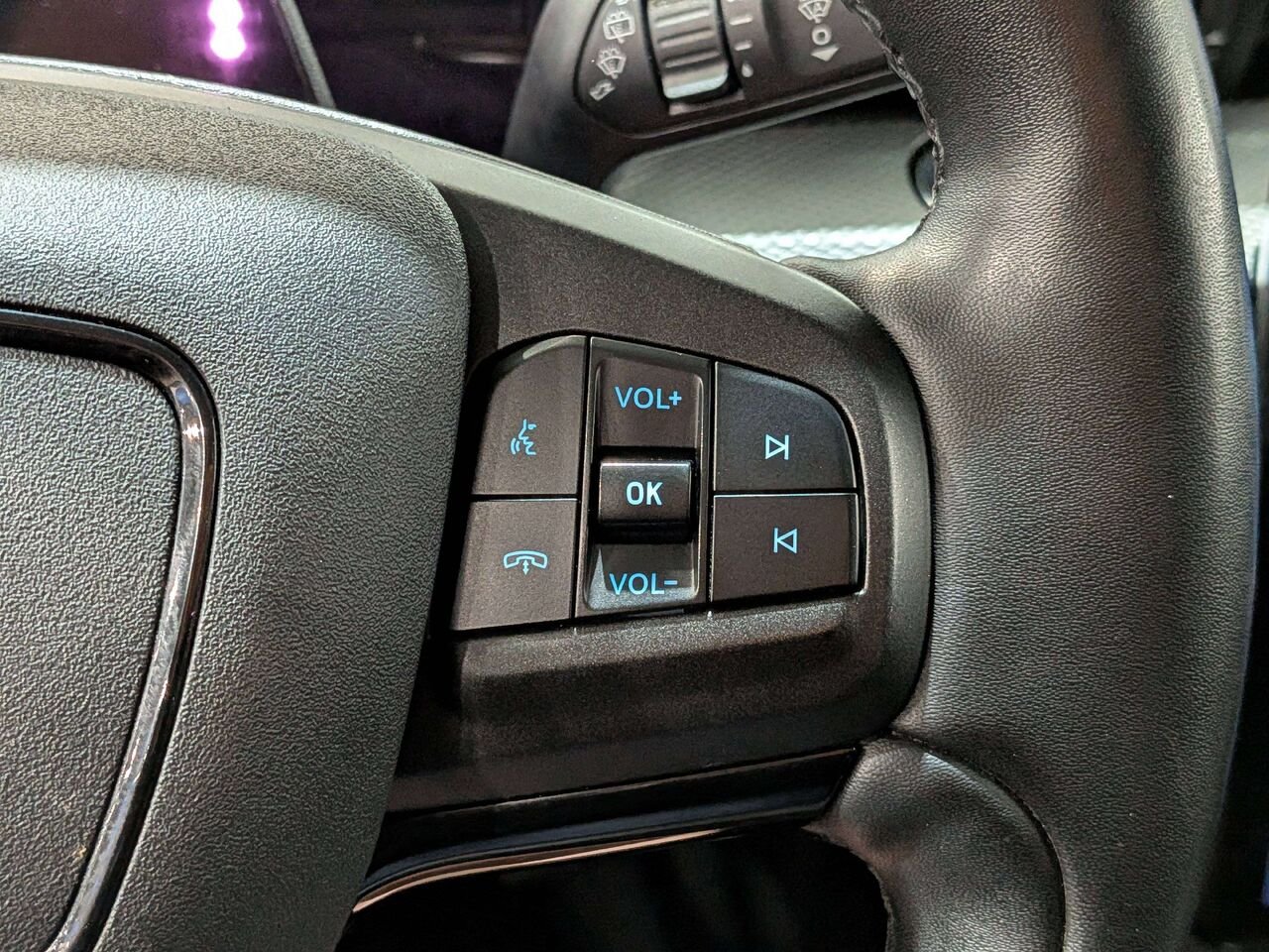 2022 Ford Mustang Mach-E Select RWD Black Val-David - photo #16