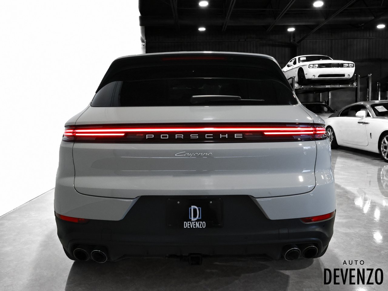 2025 Porsche Cayenne Grey Saint-Eustache - photo #3