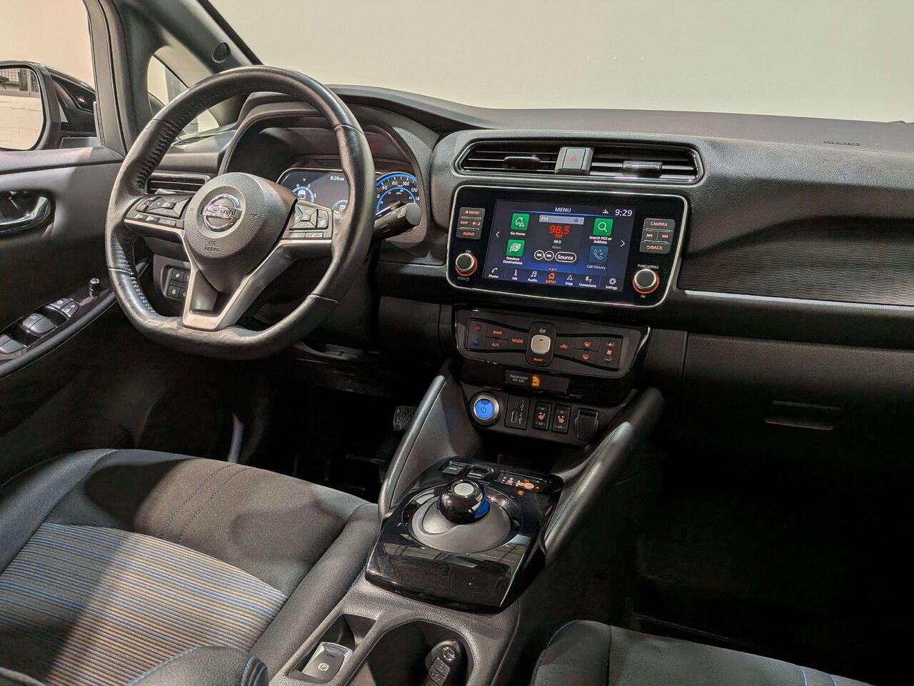 2020 Nissan LEAF SV Hatchback Black Val-David - photo #18