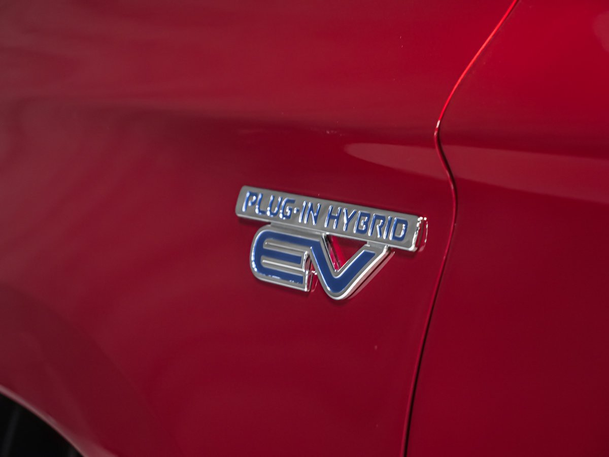 Mitsubishi Outlander PHEV 2021 Rouge Montréal - photo #5