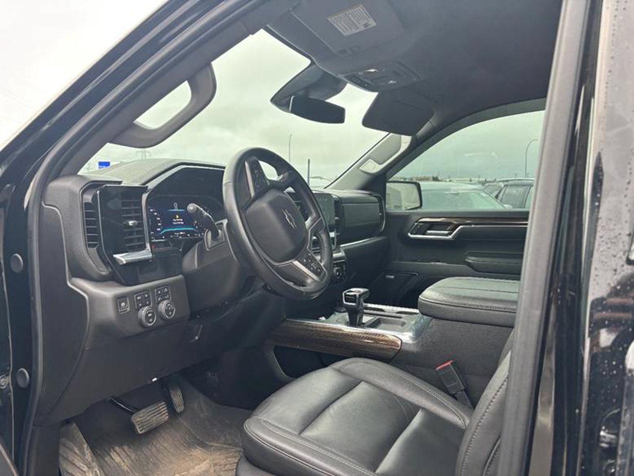2024 Chevrolet Silverado 1500 4WD Crew Cab 147 RST Black Sherwood Park - photo #5