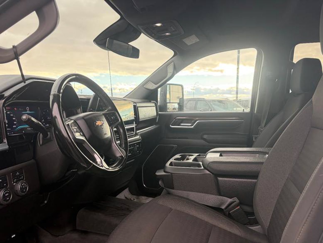 2024 Chevrolet Silverado 3500HD 4WD Crew Cab 159 LT White Sherwood Park - photo #5