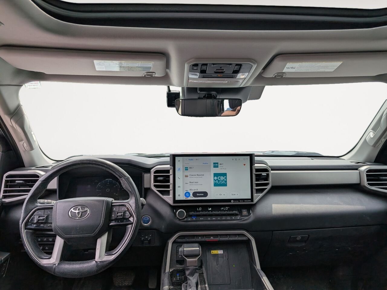 Toyota Tundra hybride LIMITED/AWD/SIÈGES CHAUFFANTS ET VENTILLÉS/TOIT OUVRANT PANORAMIQUE/VOLANT CHAUFFANT/BLUETOOTH/AC 2023 Noir Sherbrooke - photo #16