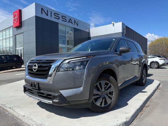 Nissan Pathfinder SV 4RM 2024 Gris