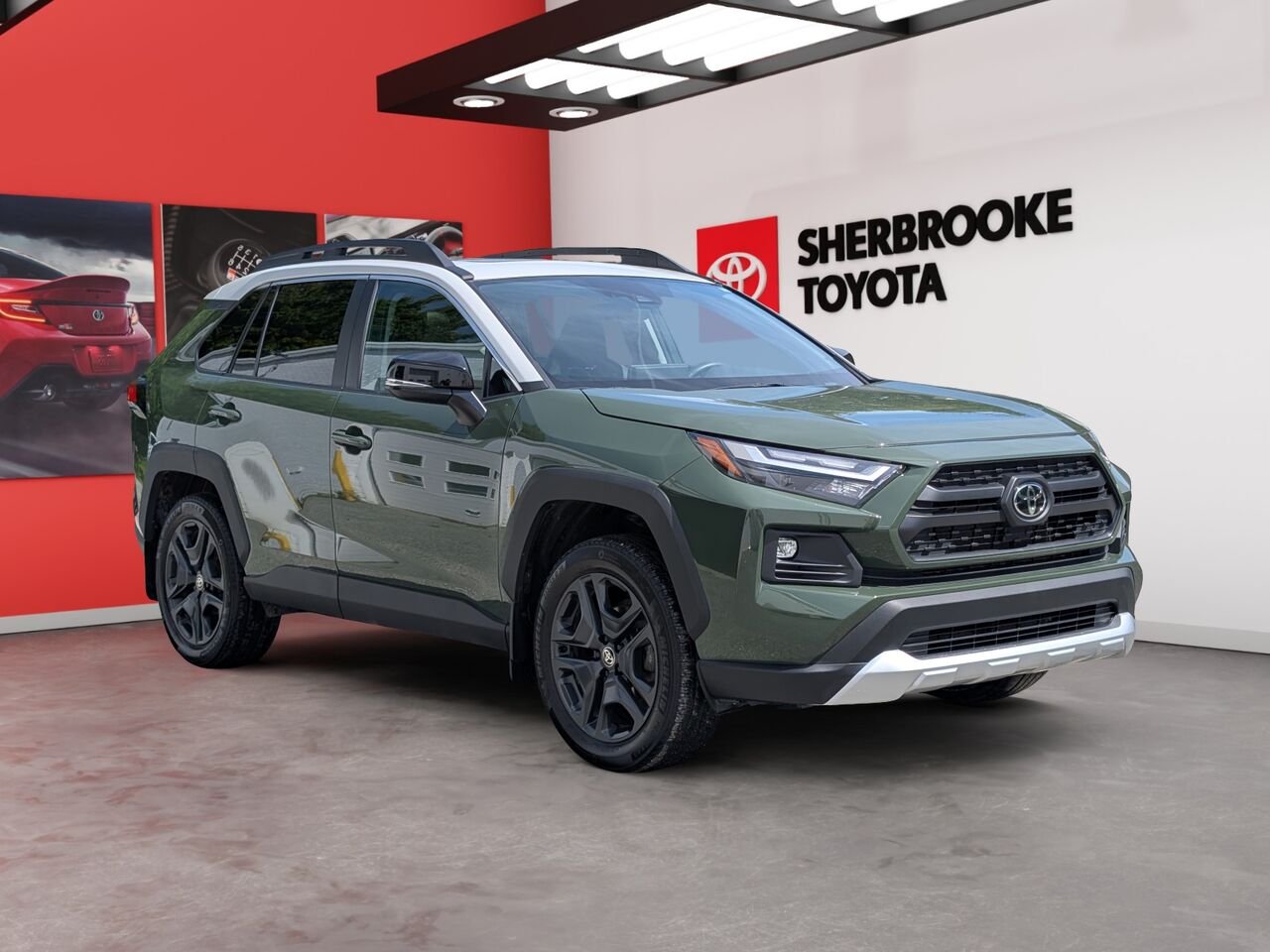 Toyota RAV4 Trail/SIÈGES CHAUFFANTS/TOIT OUVRANT/VOLANT CHAUFFANT/AC BIZONE/ 2024 Vert Kaki avec toit glace Sherbrooke - photo #1