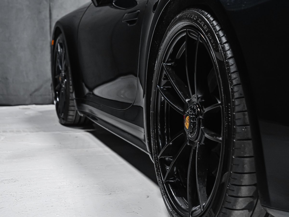 2024 Porsche 911 CARRERA 4 GTS Black Montreal - photo #11
