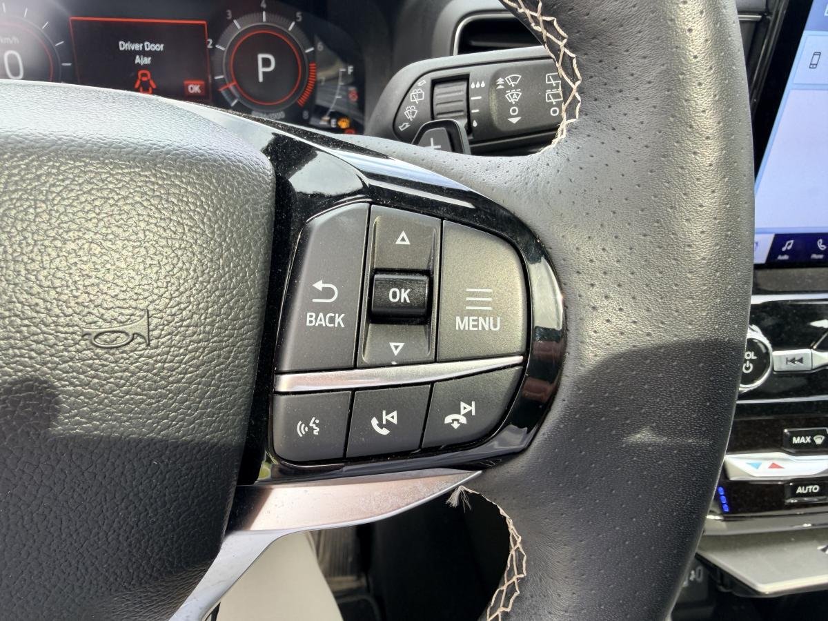 2024 Ford Explorer Black  - photo #21