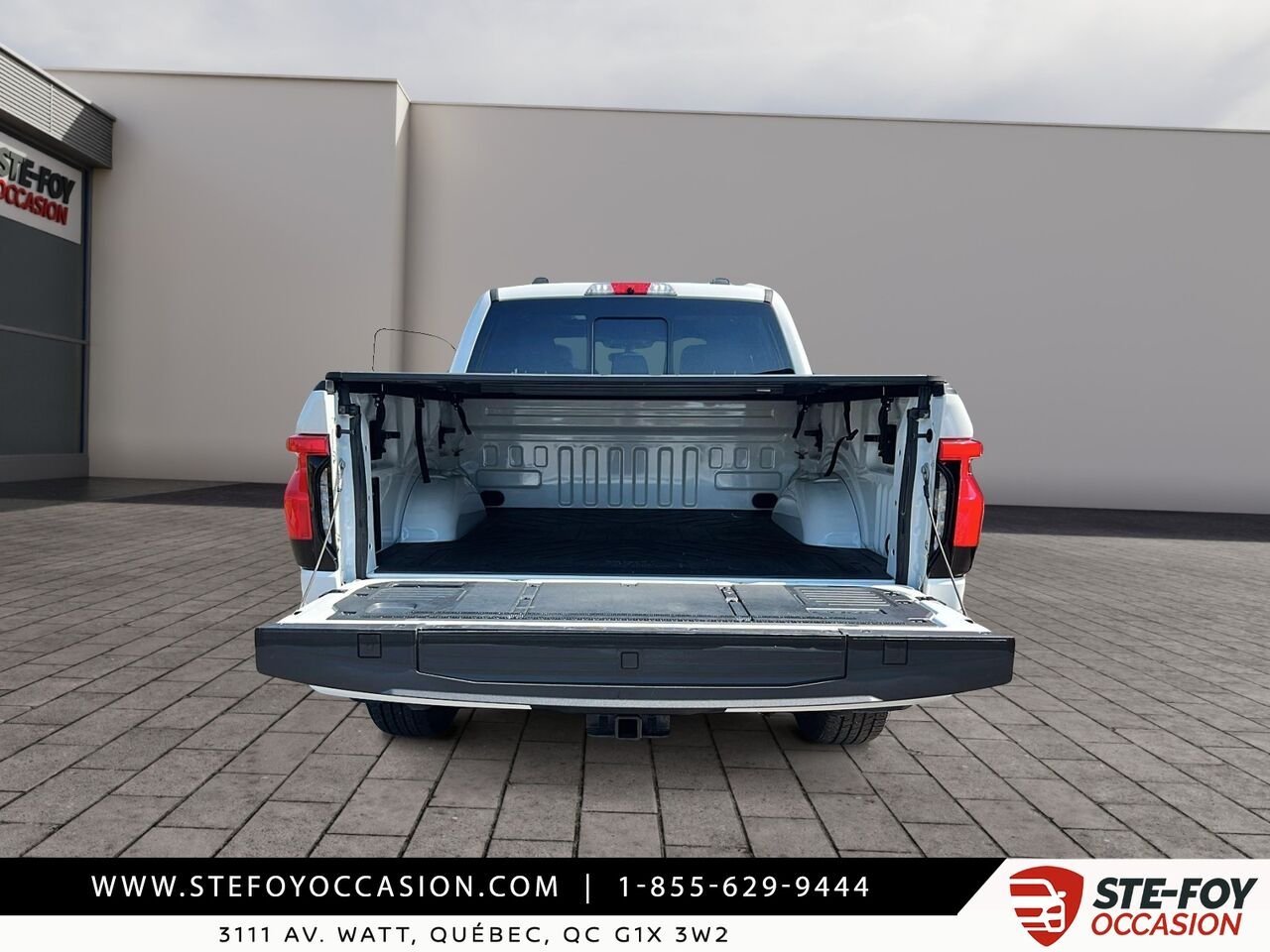 2023 Ford F-150 Lightning LARIAT SuperCrew LONG RANGE White Québec - photo #19