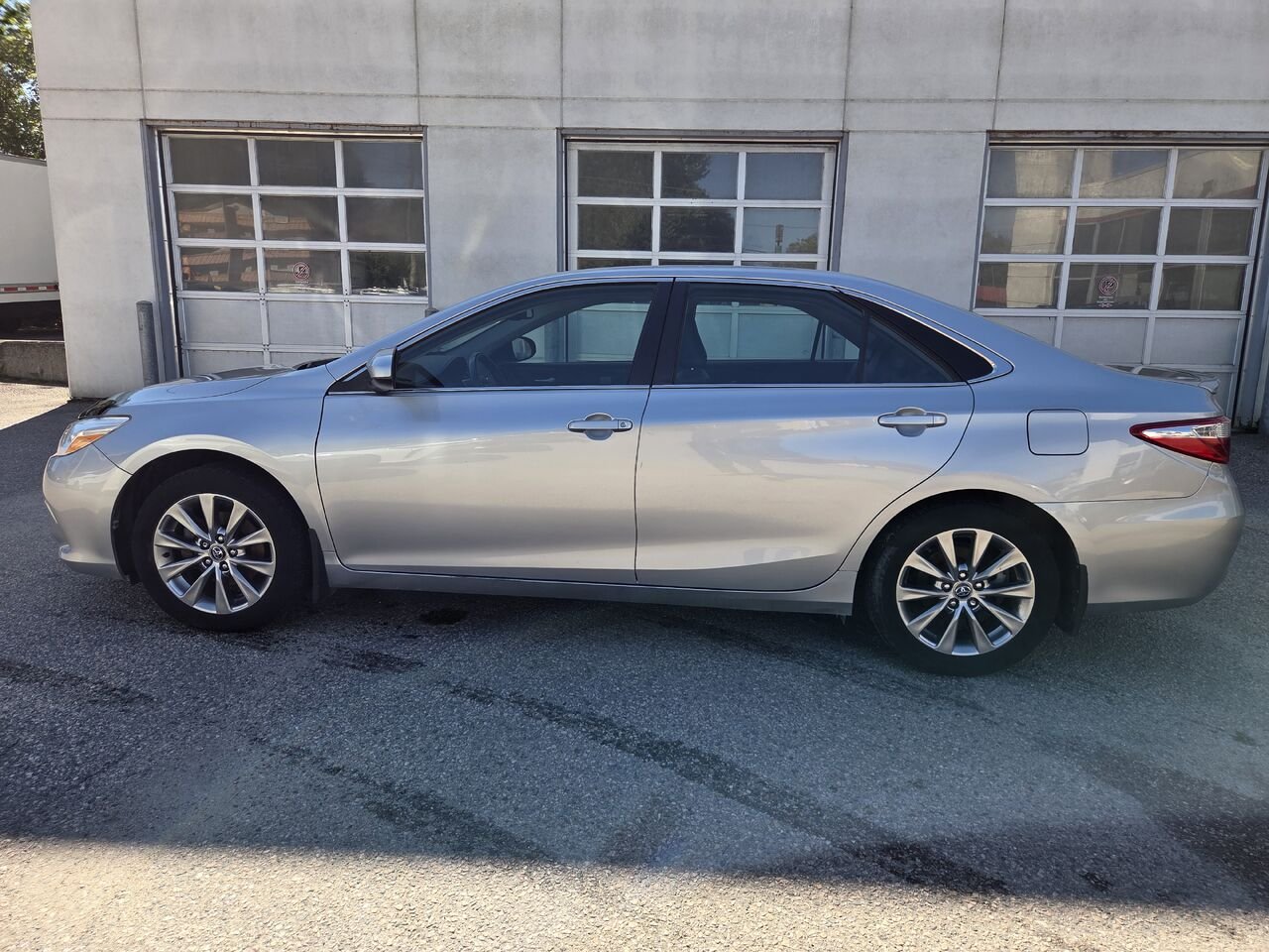 Toyota CAMRY XLE 2017 Argent Mont-Laurier - photo #7
