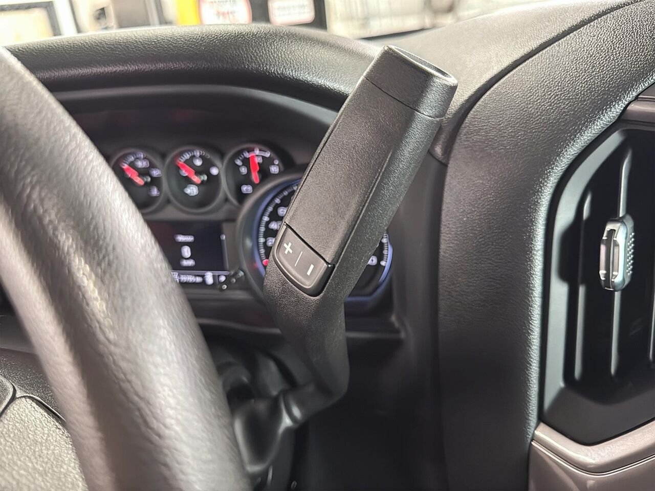 Chevrolet Silverado 1500 Custom cabine multiplace 4RM 147 po 2022 Noir Saint-Hyacinthe - photo #13