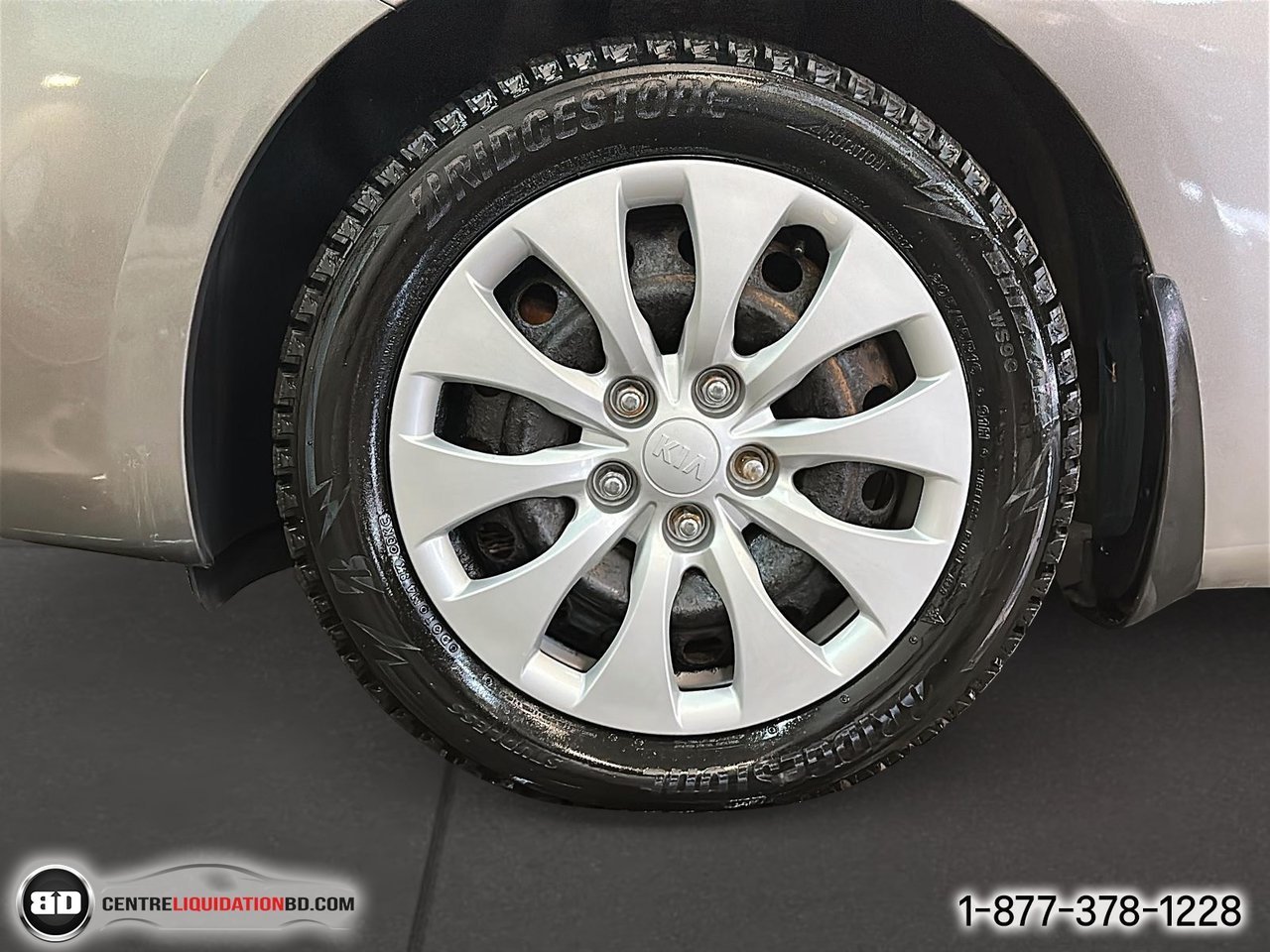 Kia Rondo LX familiale 4 portes BM | A8559 2015 Gris Granby - photo #11