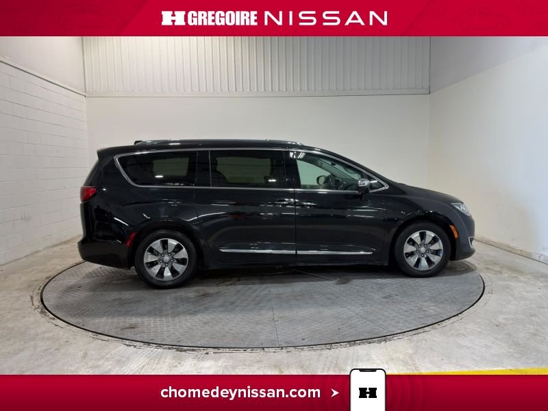 Chrysler Pacifica 2017 Noir Saint-Eustache - photo #10