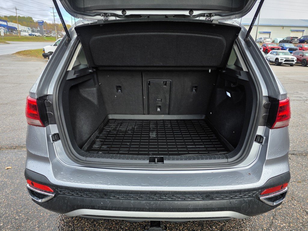 Volkswagen Taos Highline 4Motion 2024 Gris Mont-Laurier - photo #42