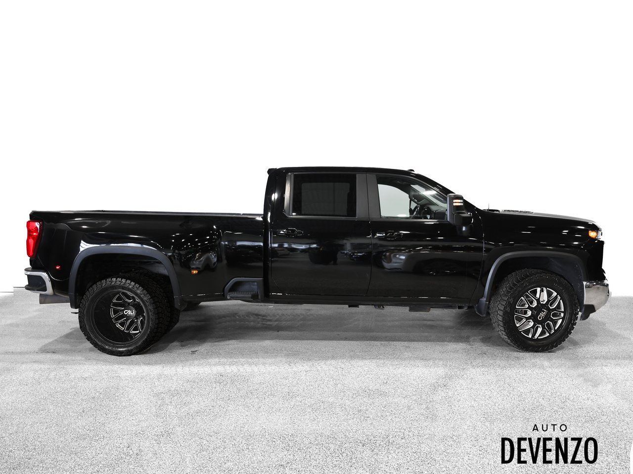 2024 Chevrolet Silverado 3500HD Black Saint-Eustache - photo #2