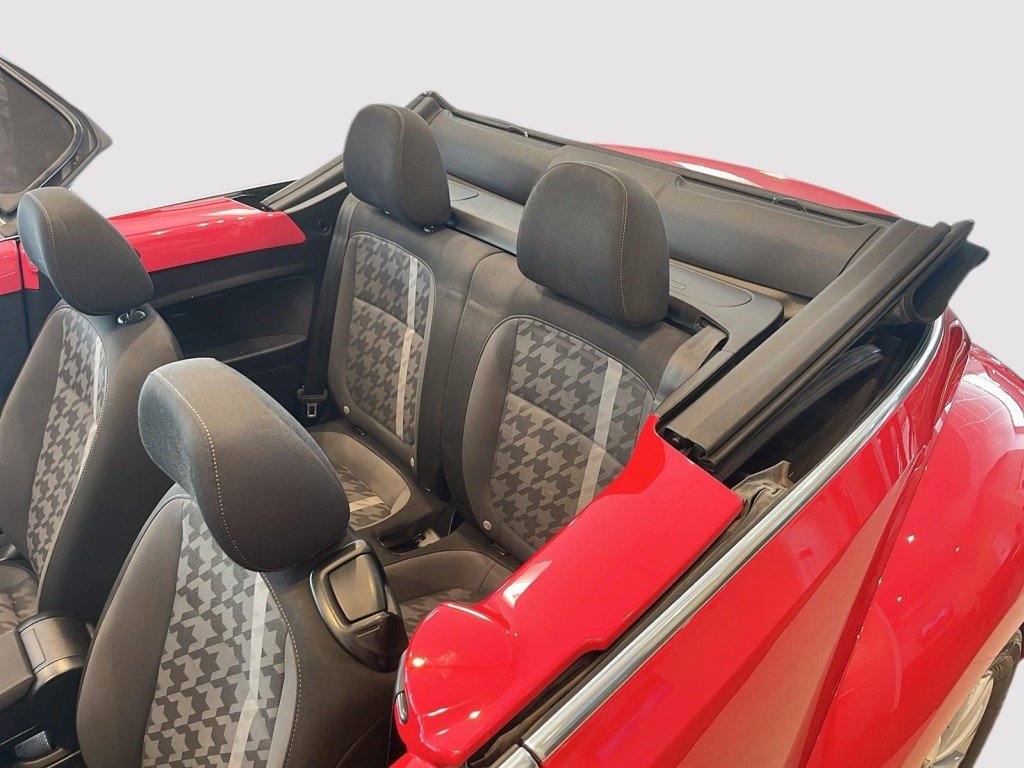 Volkswagen BEETLE 2018 Rouge Mont-Laurier - photo #13