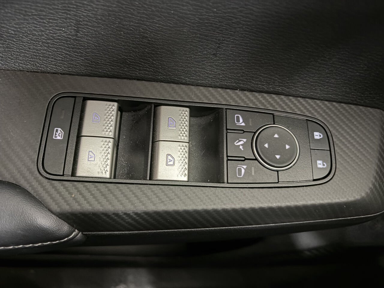 2025 Mitsubishi Outlander Plug-In Hybrid JA4T5VA99SZ609752 White Sherbrooke - photo #14