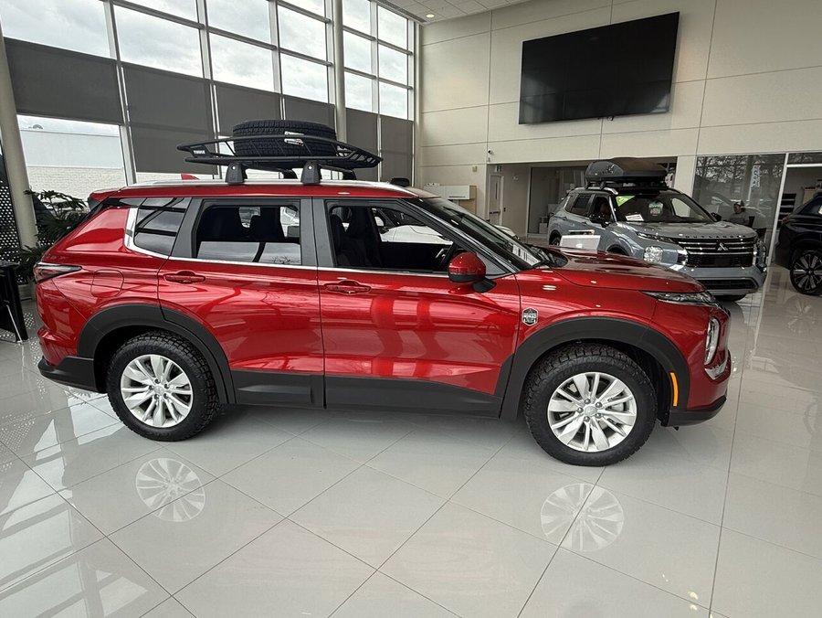 2026 MITSUBISHI Outlander SE Red Diamond