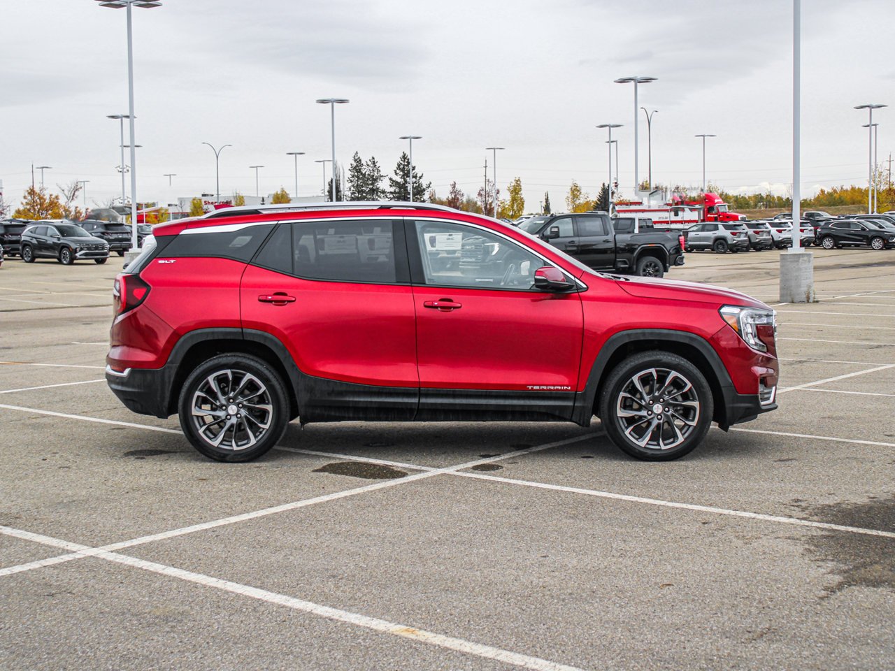 2023 GMC Terrain AWD 4dr SLT Red Sherwood Park - photo #9