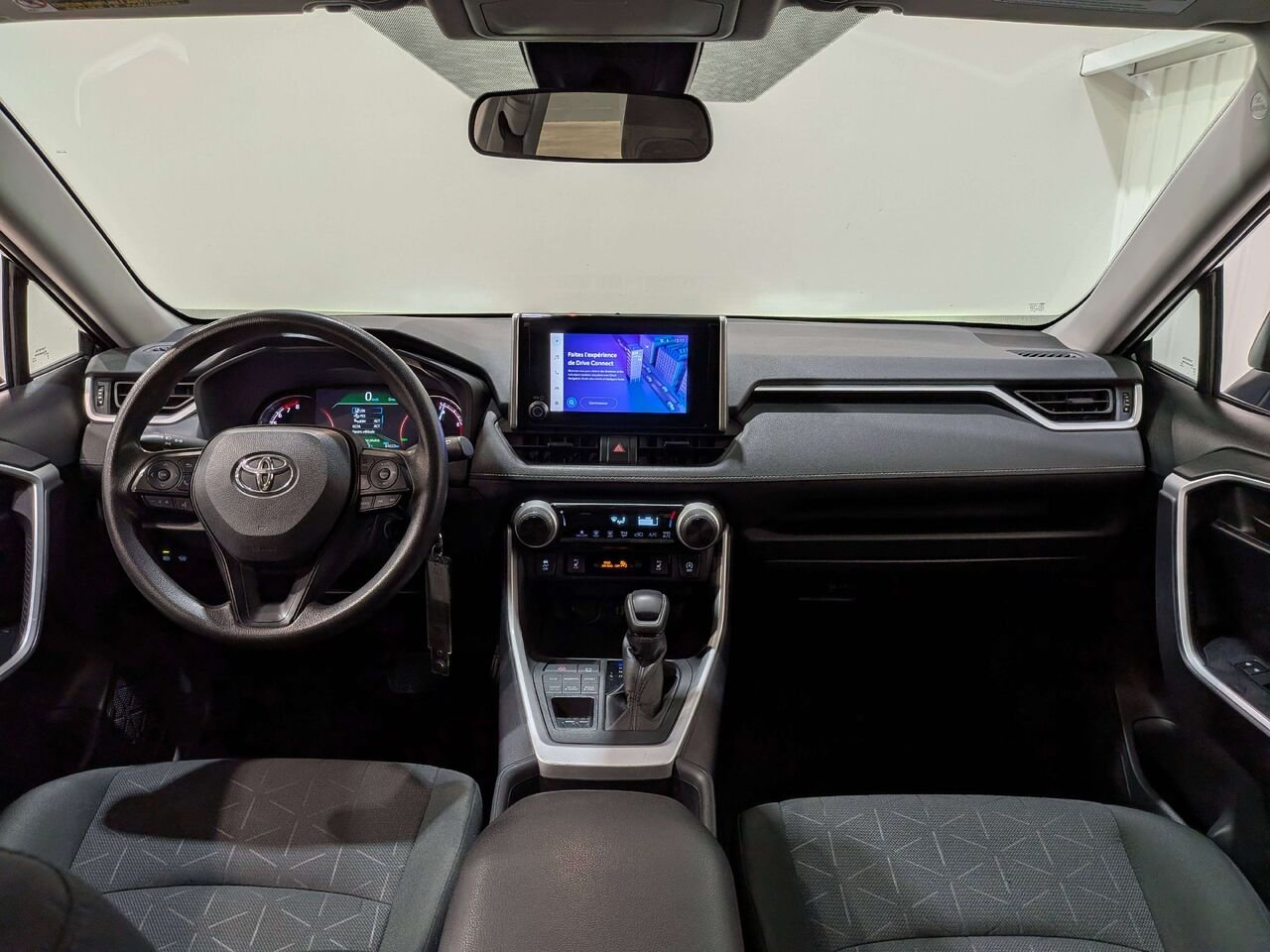 Toyota RAV4 LE AWD 2024 Noir Val-David - photo #11