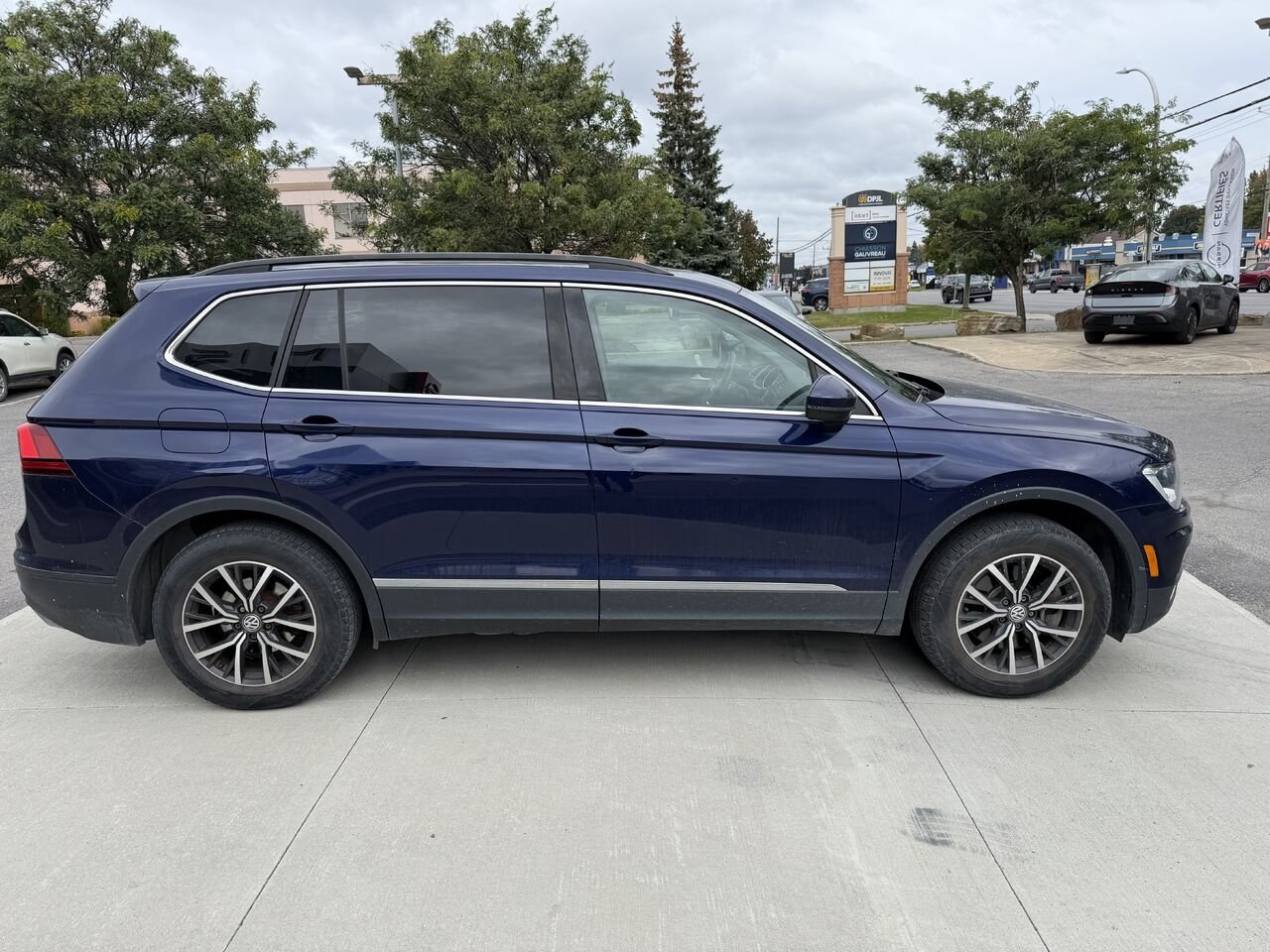 Volkswagen Tiguan jamais accidenté toit ouvrant panoramique un seul propriétaire 2021 Bleu Châteauguay - photo #5
