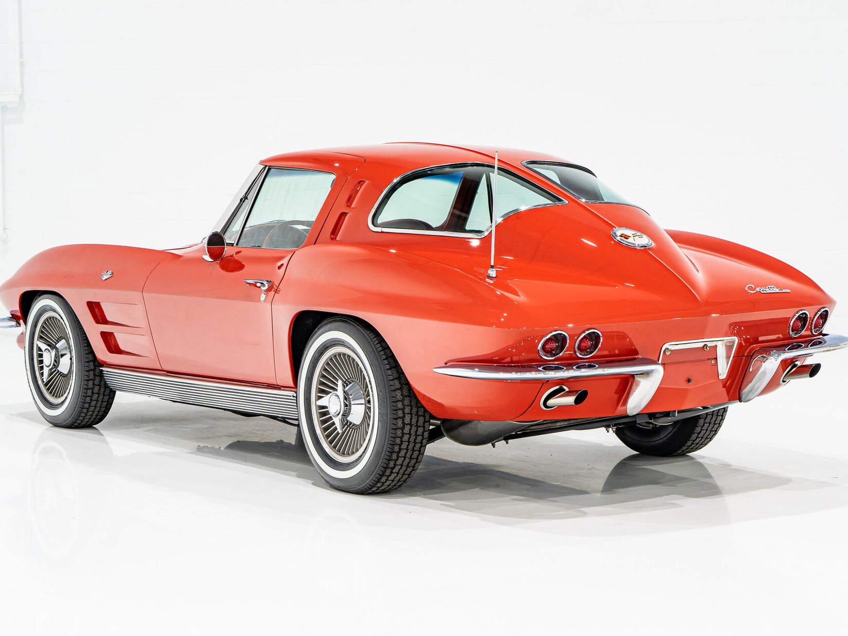 Chevrolet Corvette Split window matching# 327 Factory A/C | PRICE IN USD 1963 Rouge Montréal - photo #23