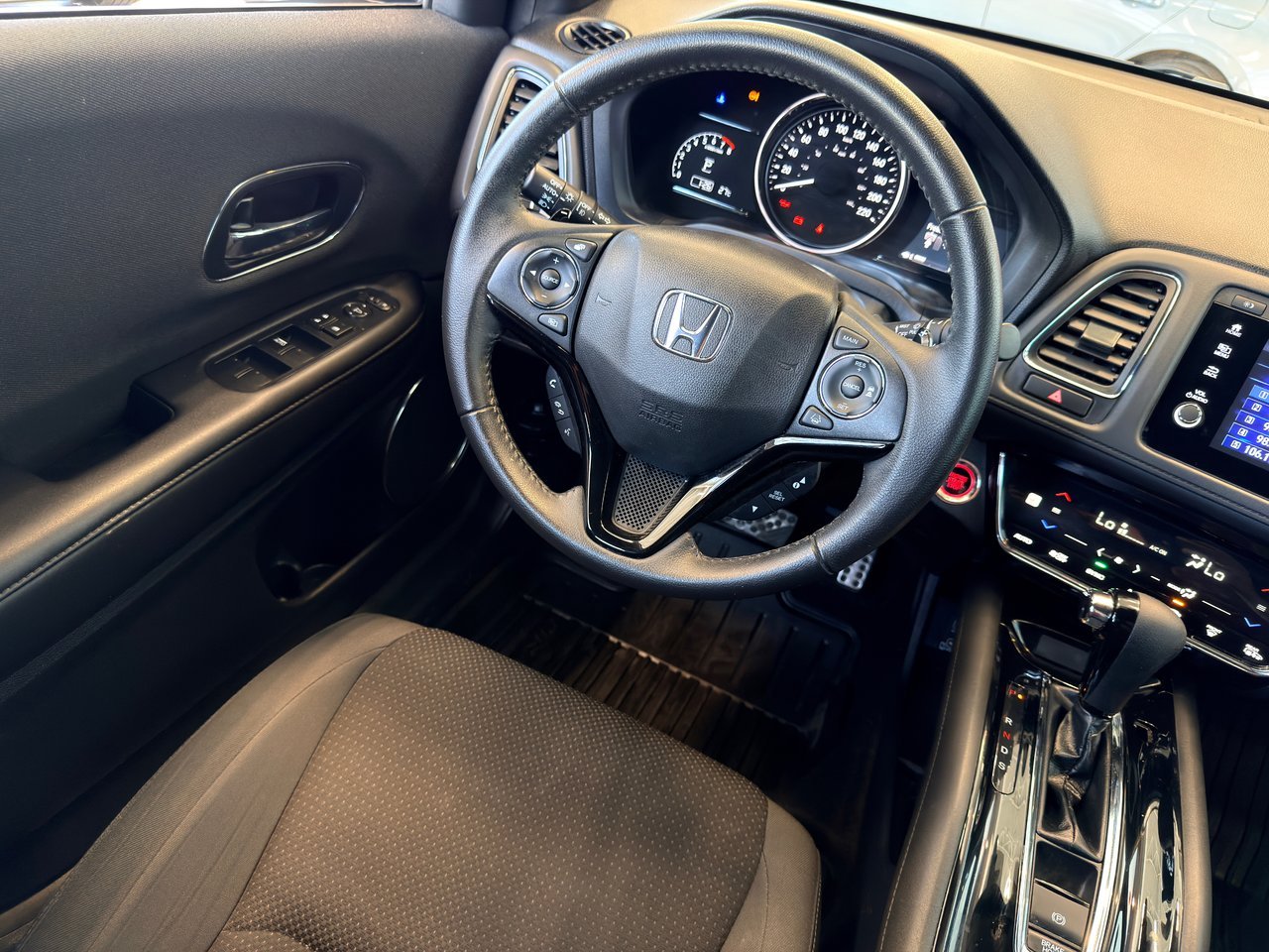 2021 Honda HR-V Black Notre-Dame-des-Prairies - photo #19