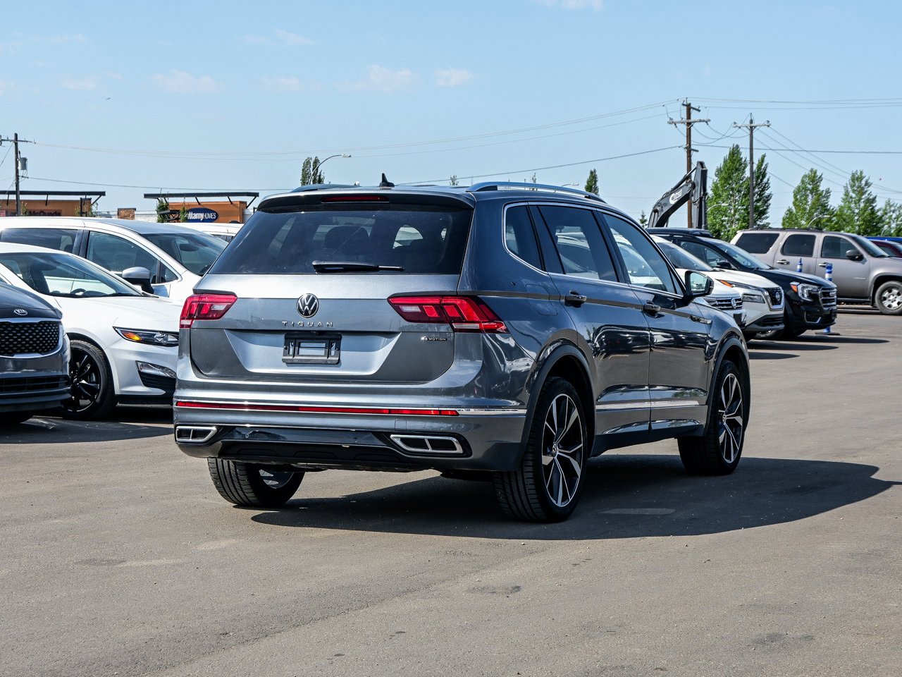 2024 Volkswagen Tiguan Highline R-Line 4MOTION Grey Sherwood Park - photo #12
