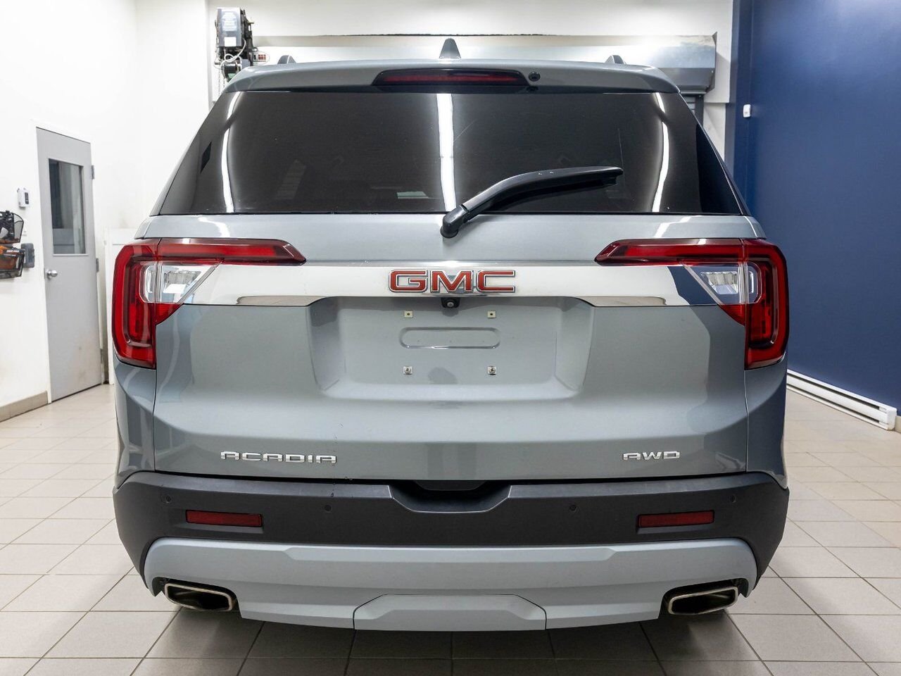 GMC Acadia SLT AWD *NAV* CUIR SIÈGES CHAUF HAYON ELECT BOSE 2023 Gris Saint-Jérôme - photo #5