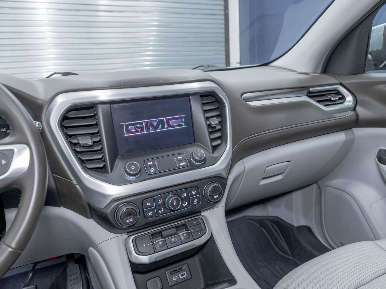 GMC Acadia SLT AWD *NAV* CUIR SIÈGES CHAUF HAYON ELECT BOSE 2023 Gris Saint-Jérôme - photo #19