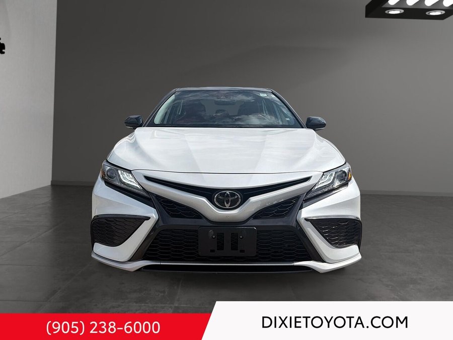 2022 Toyota Camry 2022 Wind Chill Pearl with Black Roof