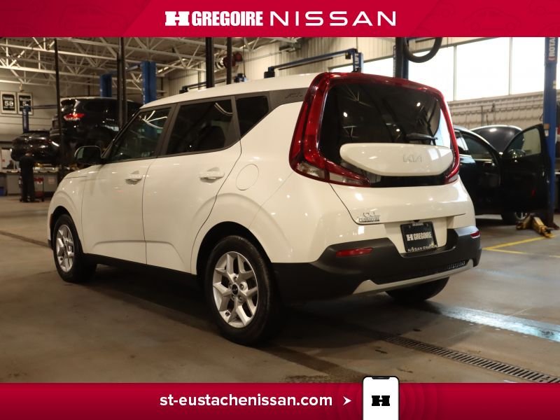 2022 Kia Soul White Laval - photo #7