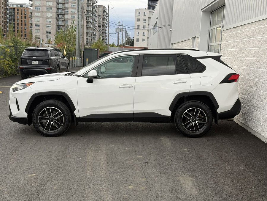 2019 Toyota RAV4 LE White