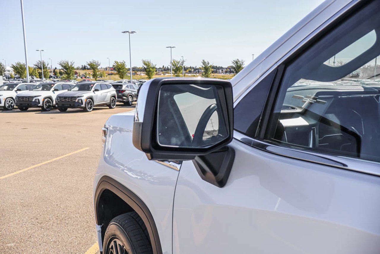 2025 GMC Sierra 1500 4WD Crew Cab 147 Denali White Sherwood Park - photo #13