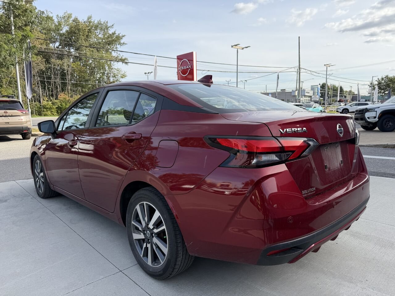 2021 Nissan Versa Red Châteauguay - photo #9
