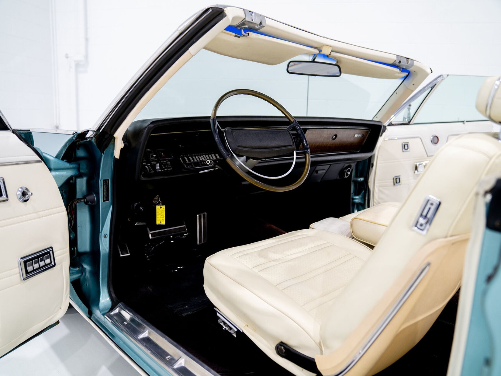1969 Chrysler 300 Blue Montreal - photo #44