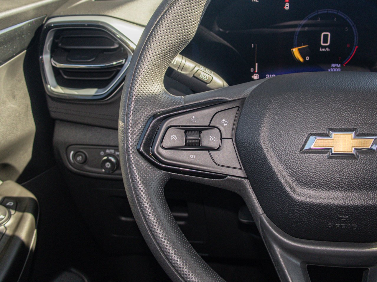 2024 Chevrolet Trailblazer AWD 4dr LS Blue Sherwood Park - photo #21