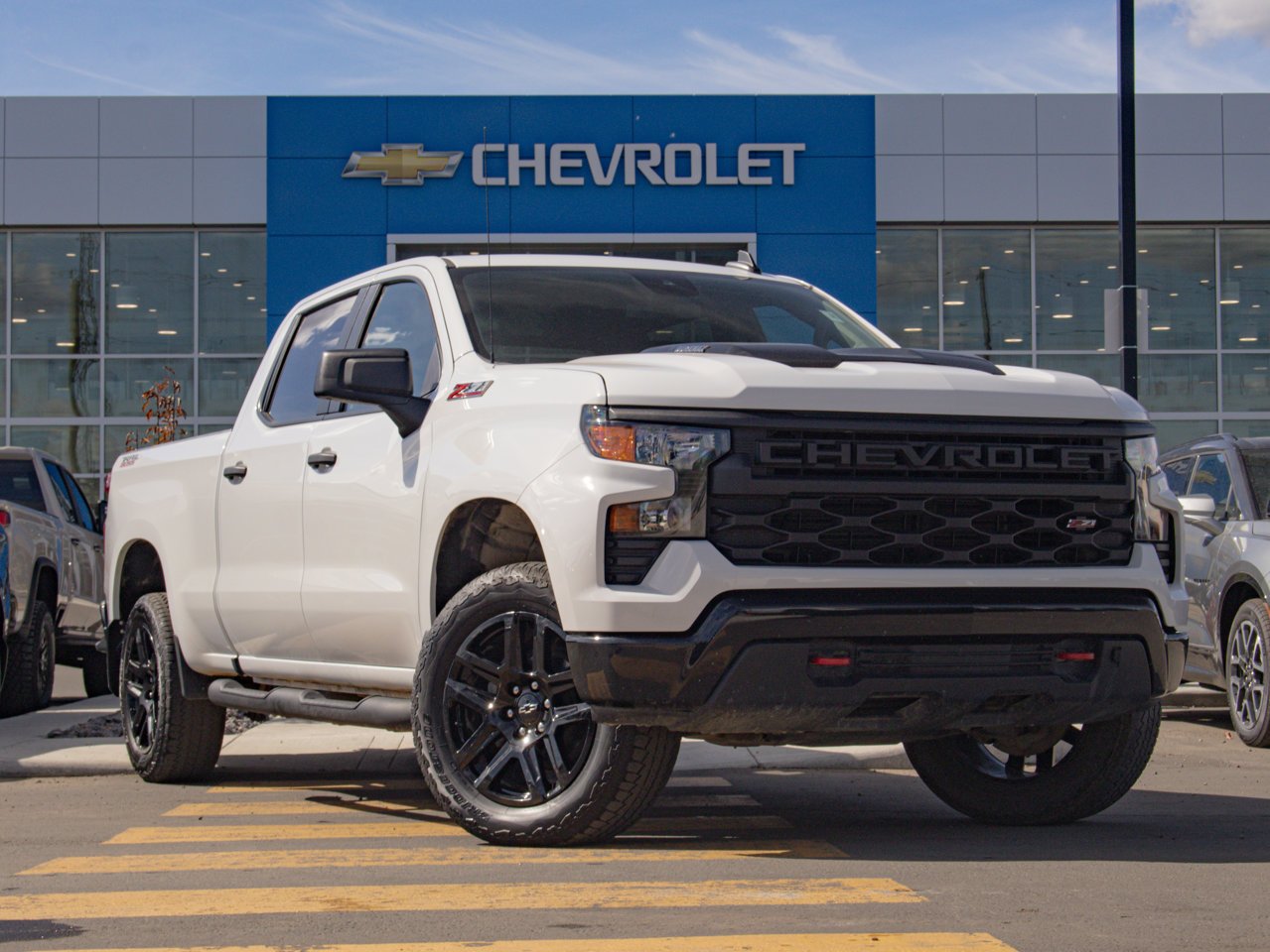 2024 Chevrolet Silverado 1500 4WD Crew Cab 147 Custom Trail Boss White Sherwood Park - photo #14