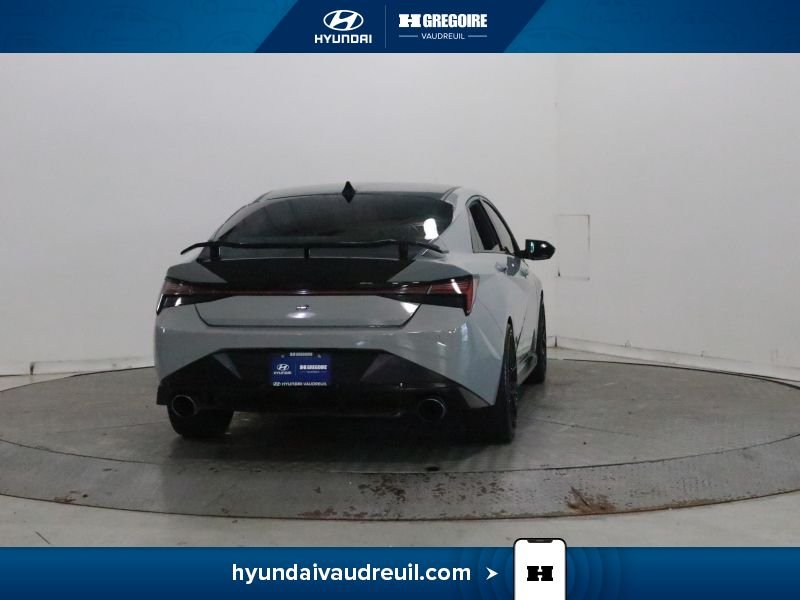 Hyundai Elantra YP225 | Manual 2023 Gris Laval - photo #10