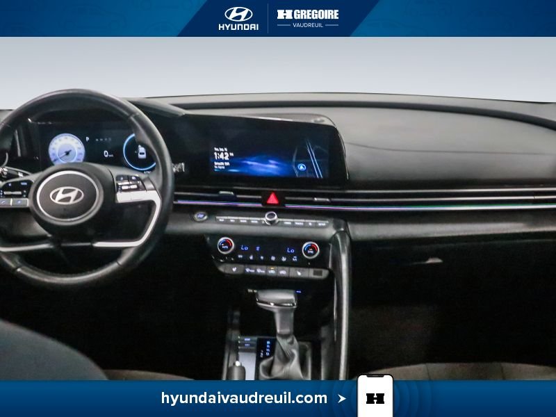 2025 Hyundai Elantra Black Laval - photo #23