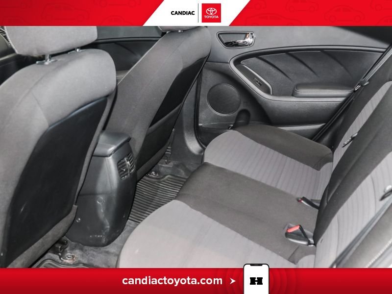 2017 Kia Forte White Laval - photo #30