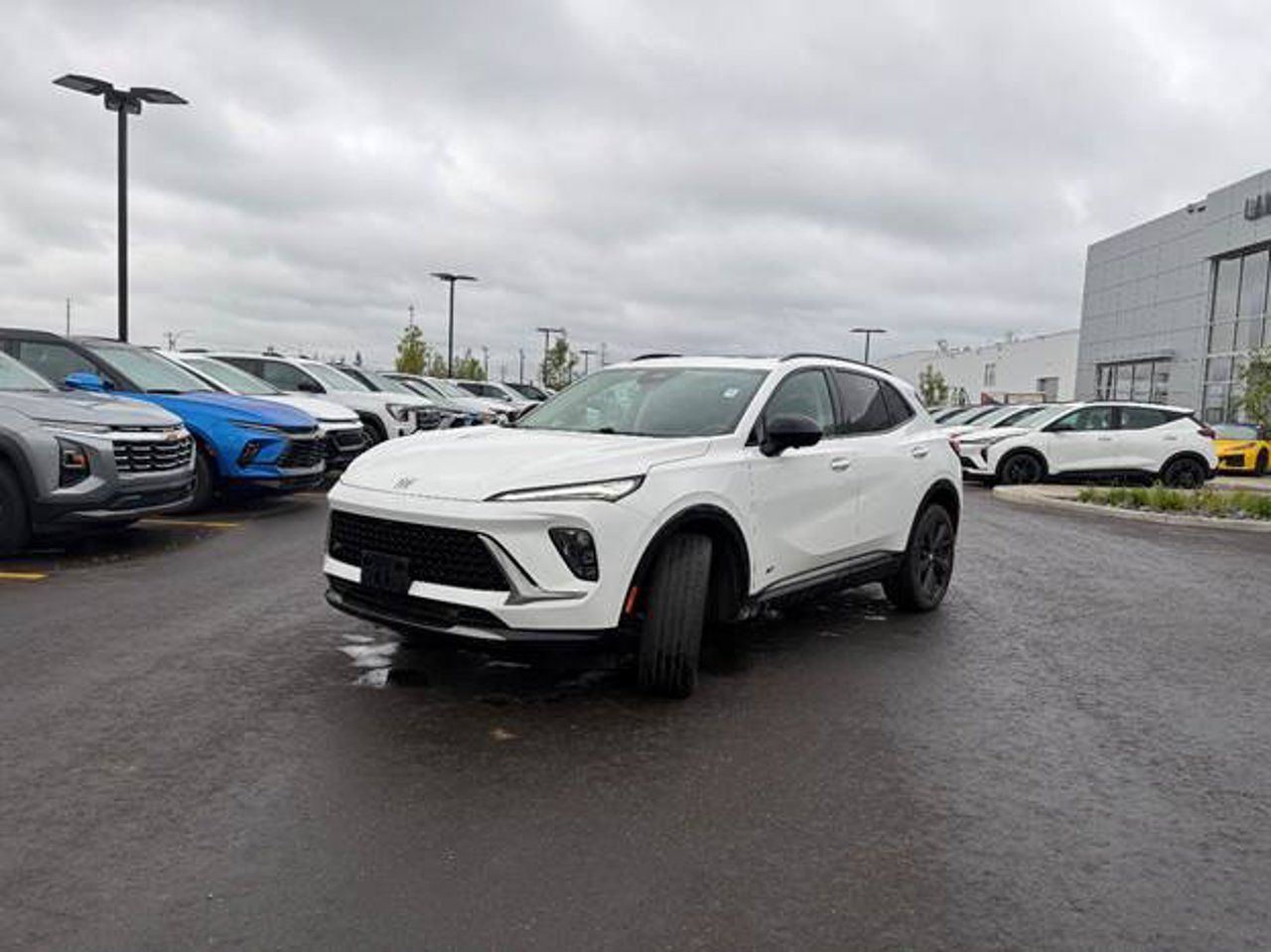 2024 Buick Envision AWD 4dr Sport Touring White Sherwood Park - photo #2