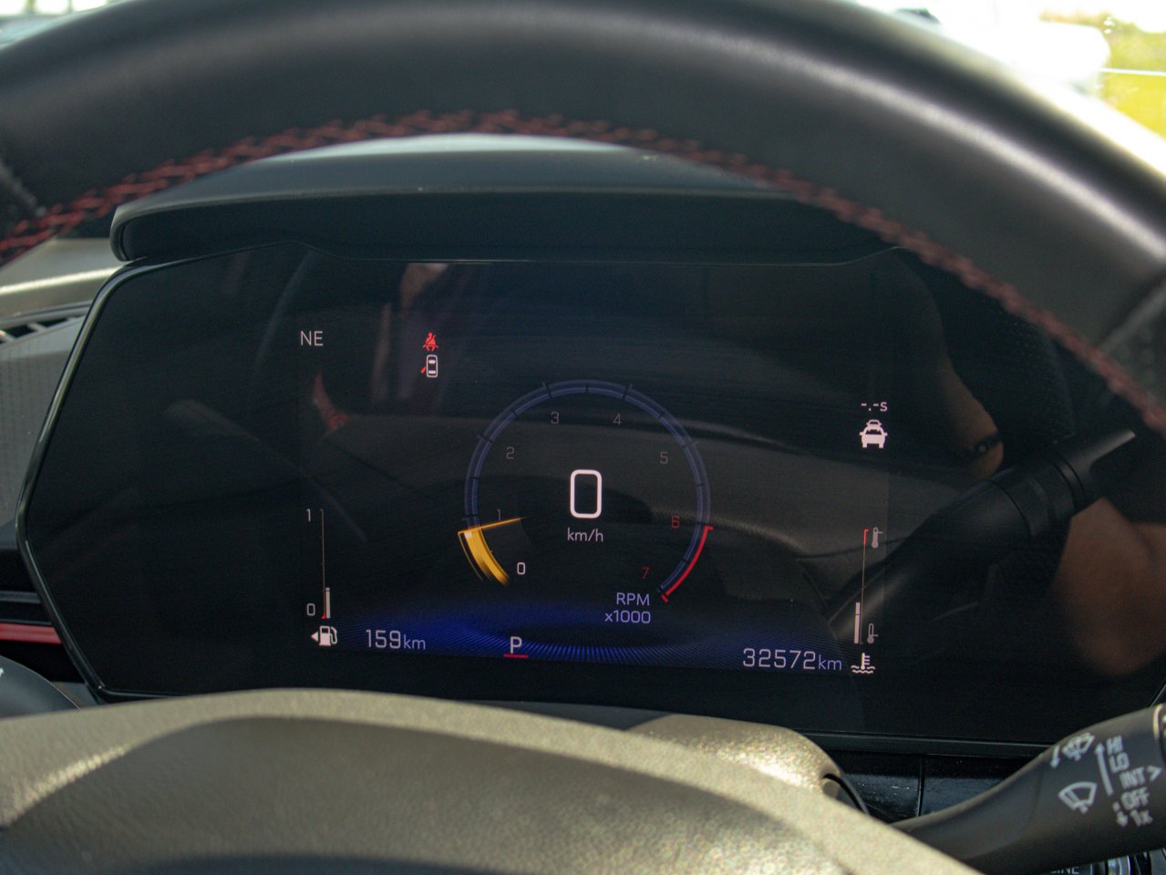 2025 Chevrolet Trax FWD 4dr 2RS Red Sherwood Park - photo #21