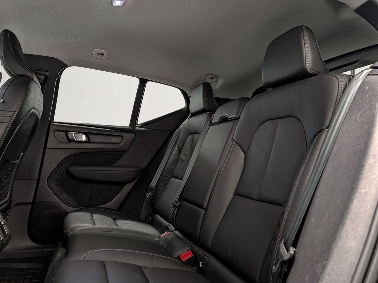 Volvo XC40 B5 Core AWD 2023 Noir Sherbrooke - photo #8