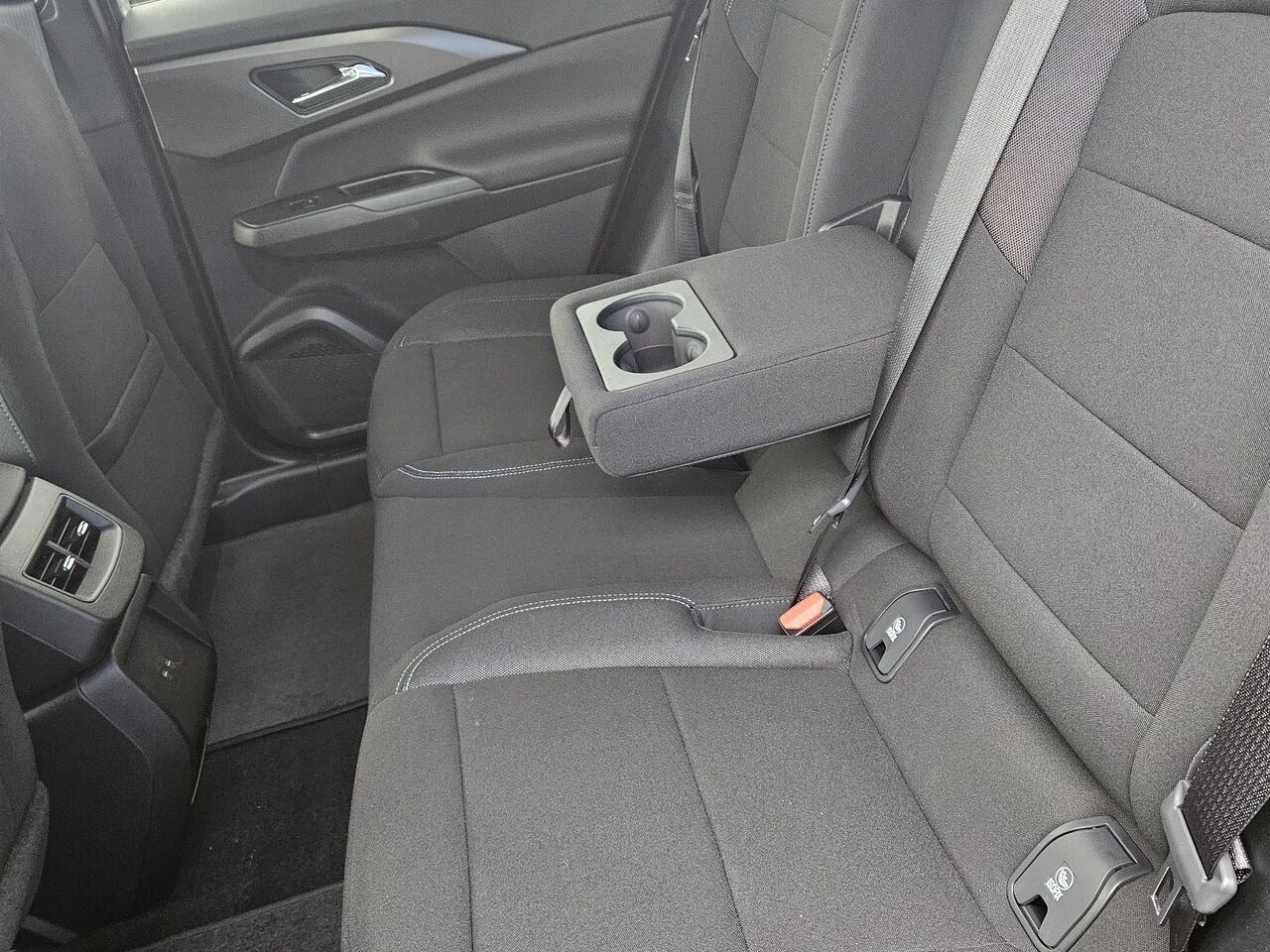 2027 Chevrolet Equinox EV LT1 4 portes avec PCY Black Thetford Mines - photo #14