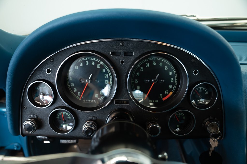 Chevrolet Corvette 1967 Bleu Montréal - photo #11
