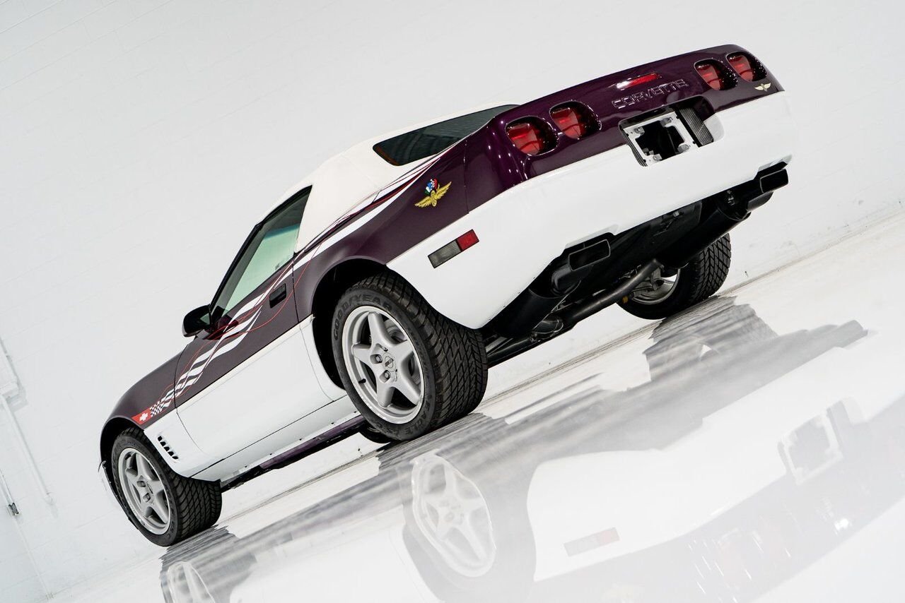 1995 Chevrolet Corvette *PRIX EN USD* RPO Z4Z PACE CAR PRESENTED IN DELIVERY PACKAGING WITH ONLY 192MILES (307KM) FROM NEW White Montreal - photo #80
